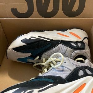 Yeezy 700 (Used)